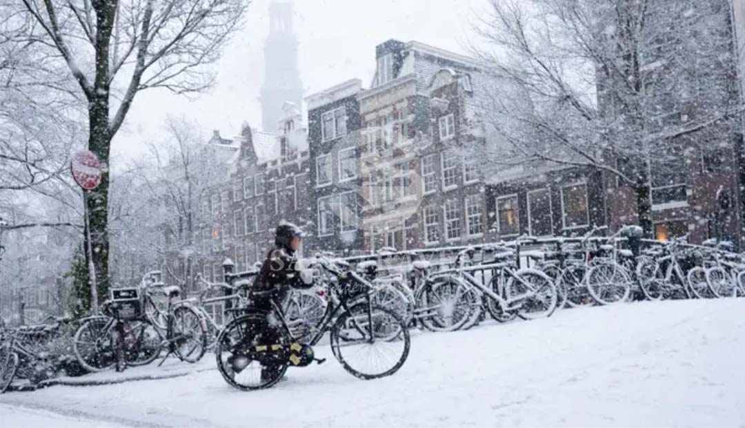 Neve na Europa paralisa transportes e cancela voos em Amesterdão, Paris ou Bruxelas
